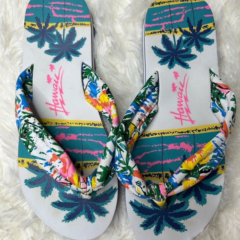 Palm Paradise Flip Flops NWOT perfect for vacation, beach, summertime - Picture 3 of 5
